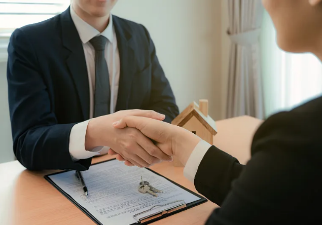 Pros and cons of cash refinancing: How should companies weigh in?